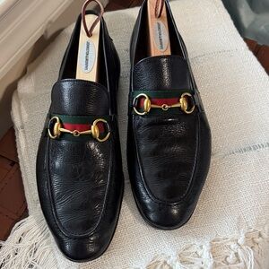 Gucci Black Leather Loafers with Gold and Green-Red Accents size 7